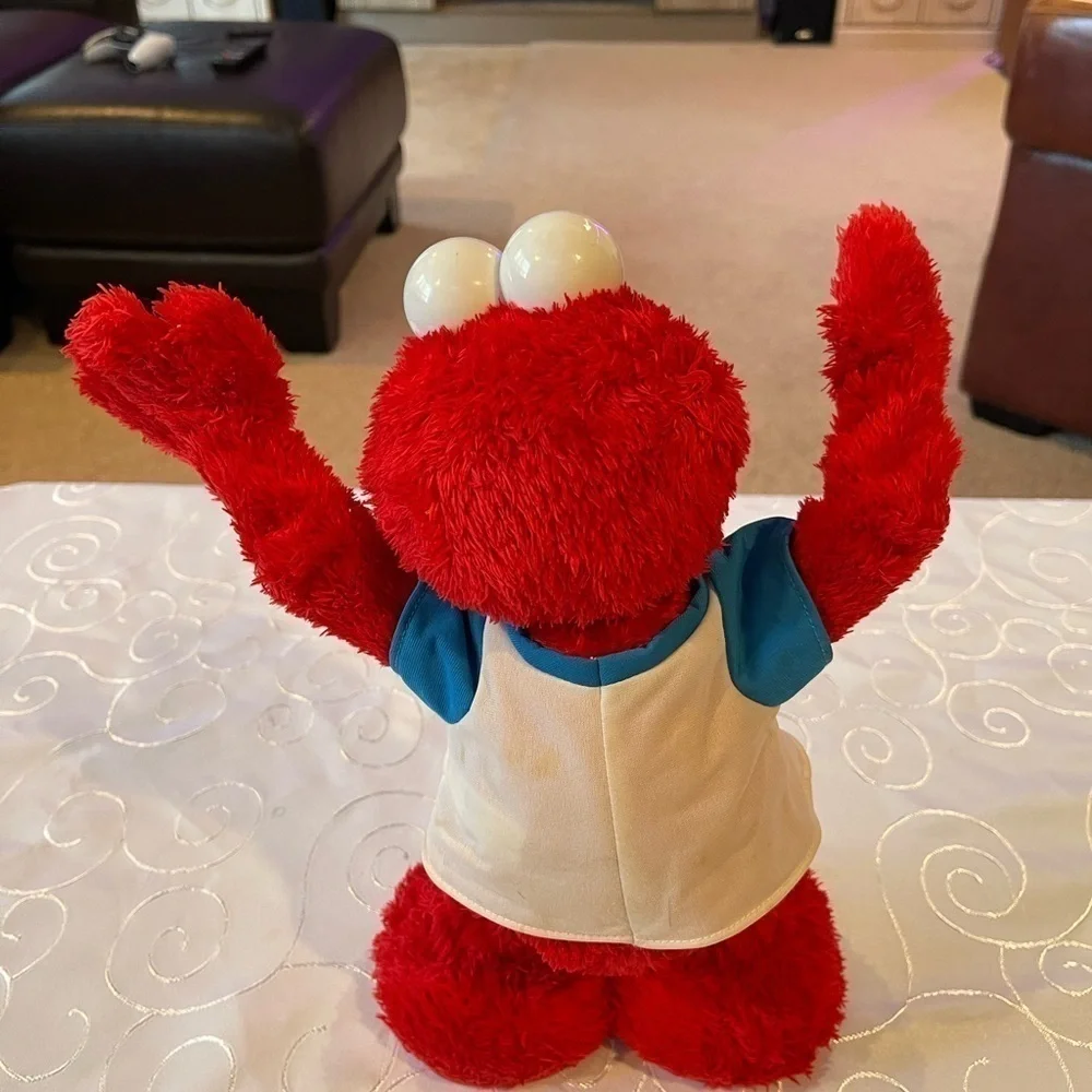Fisher-Price E-L-M-O (YMCA) Singing & Dancing Elmo -2003